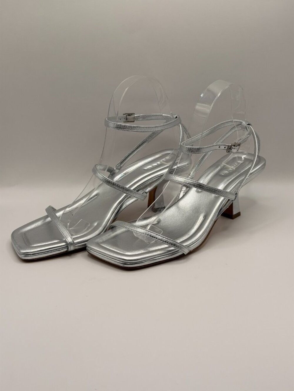 Vince Women's Callie Silver Metallic Kitten Heel Sandal Sz 8.5